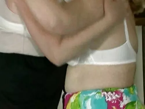 تظاهر مع الساخن رايل ...